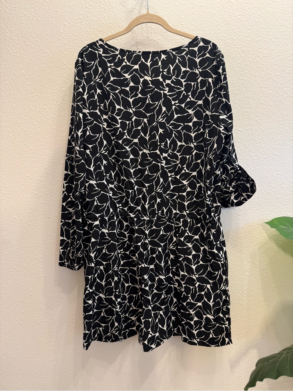 LOFT Black & White Floral Romper | Size 12 - Picture 7 of 11